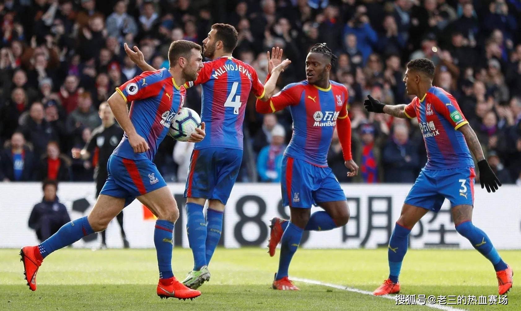 她作为一名 她作为一名